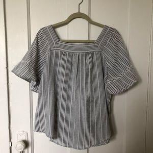 Gray and White Short Sleeve Universal Thread Top